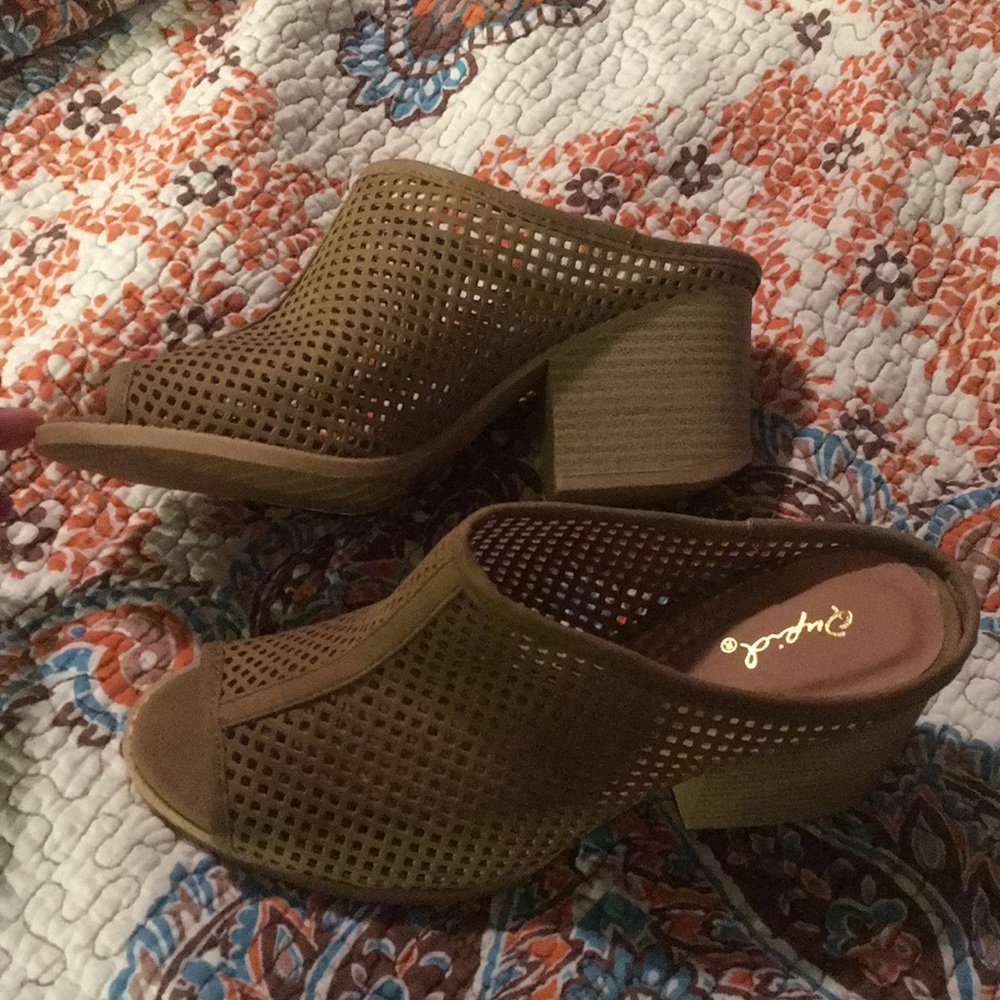 Tan chunky heel slide on shoes